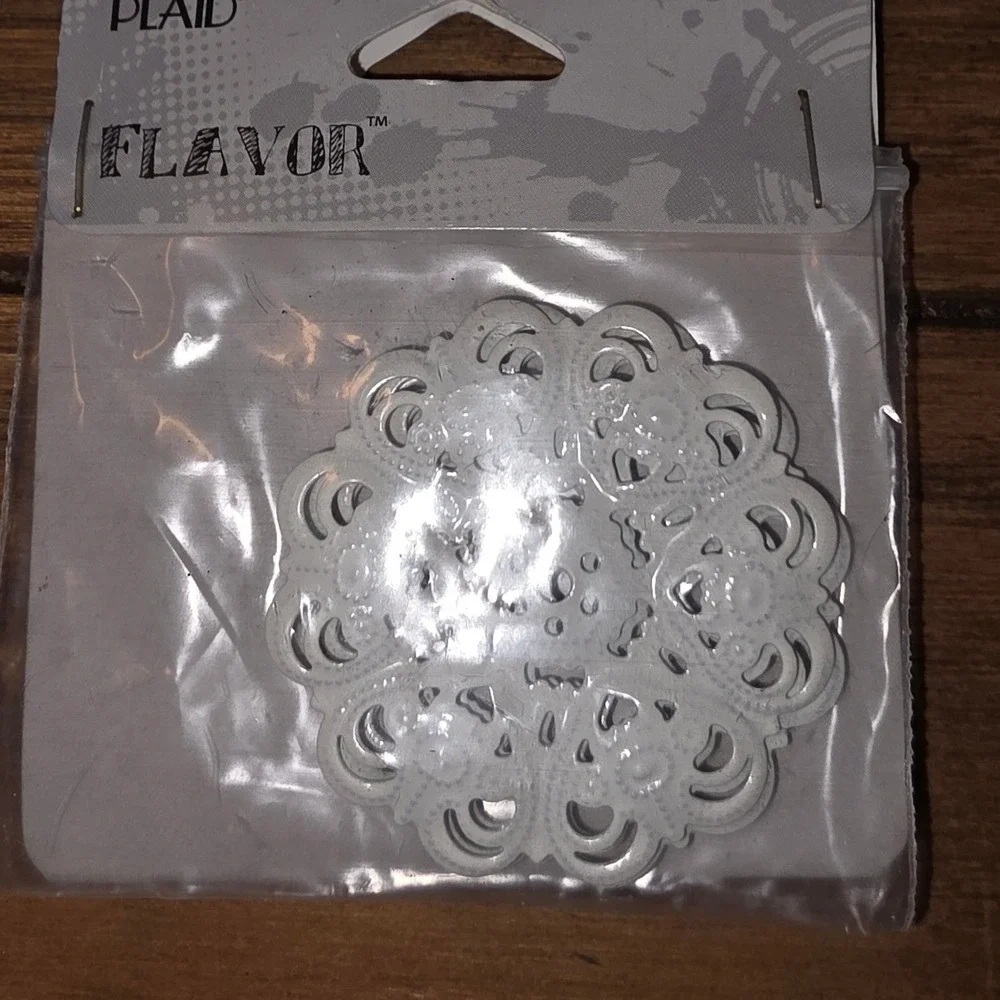 Plaid Flavor Metal Filigree Disk Cream Vintage Style Findings 74129 2in x 2in
